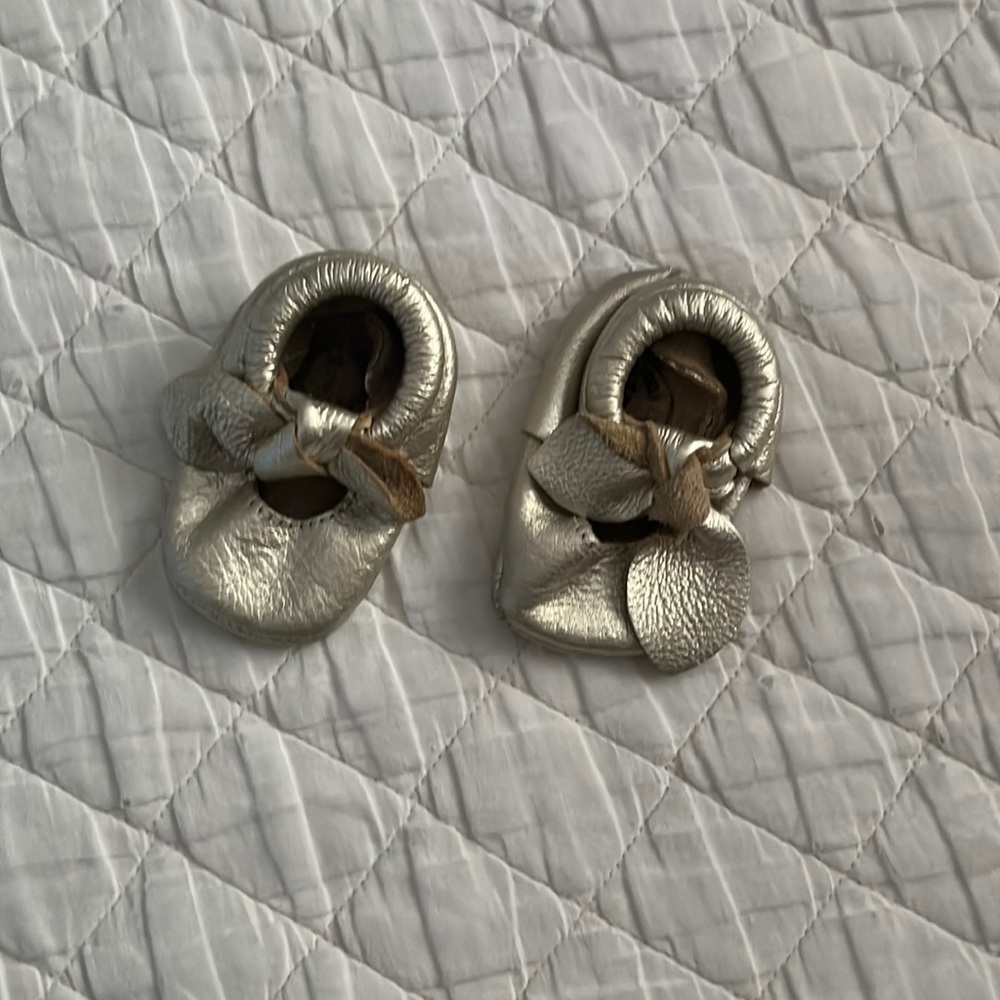 Freshly Picked Knotted Bow Soft Soles Gold size 2